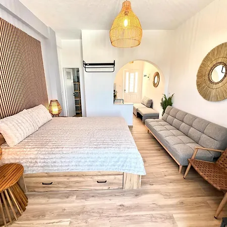 Aeolian Blu 7 * Parikia (Paros)